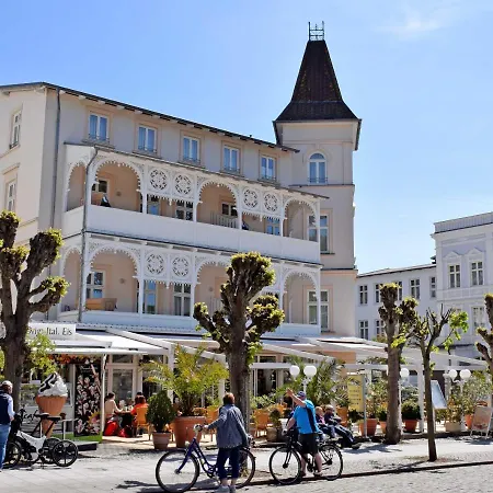 Mit Balkon Und Stran