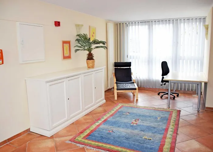 Mit Balkon Und Stran *